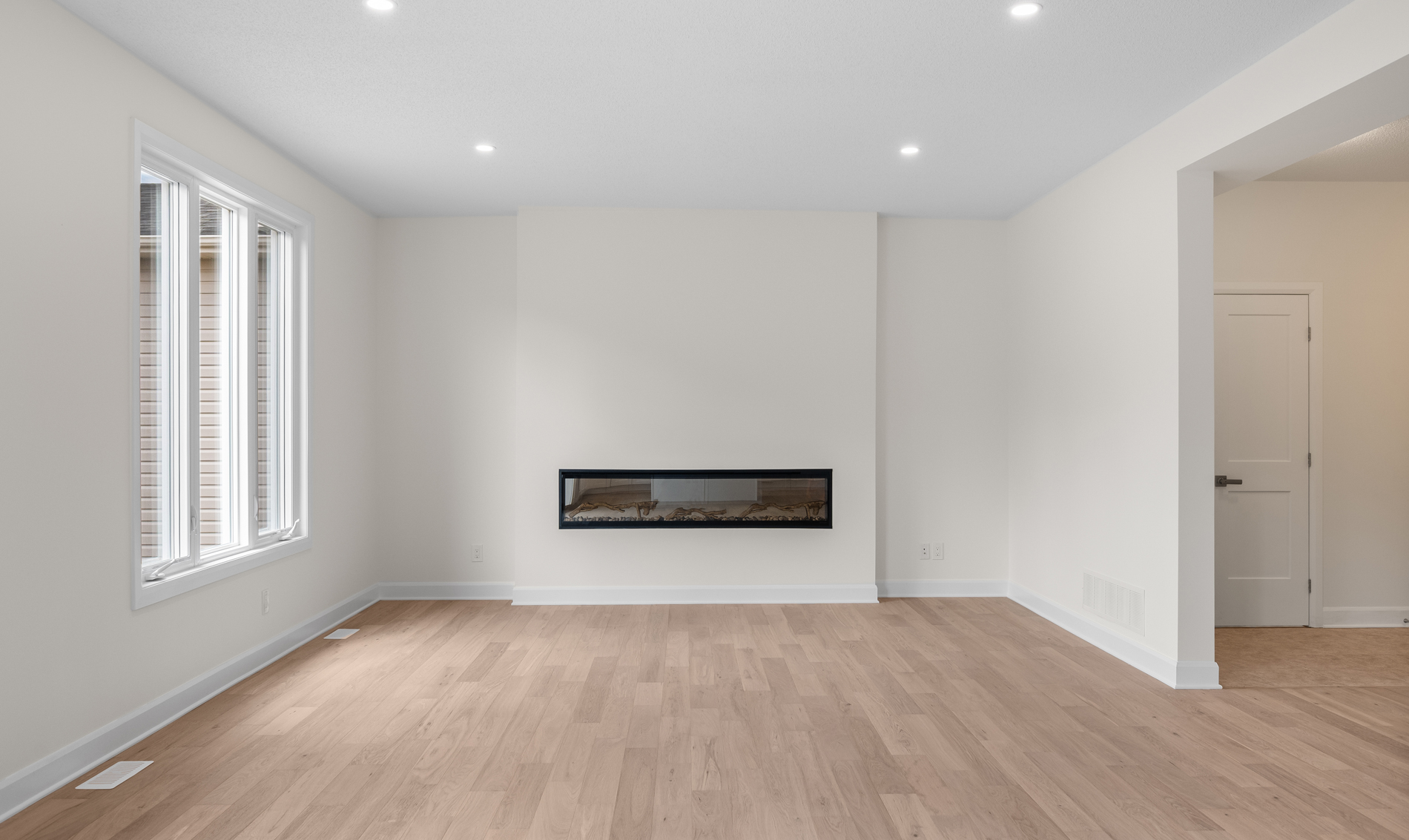 Livingroom with fireplace