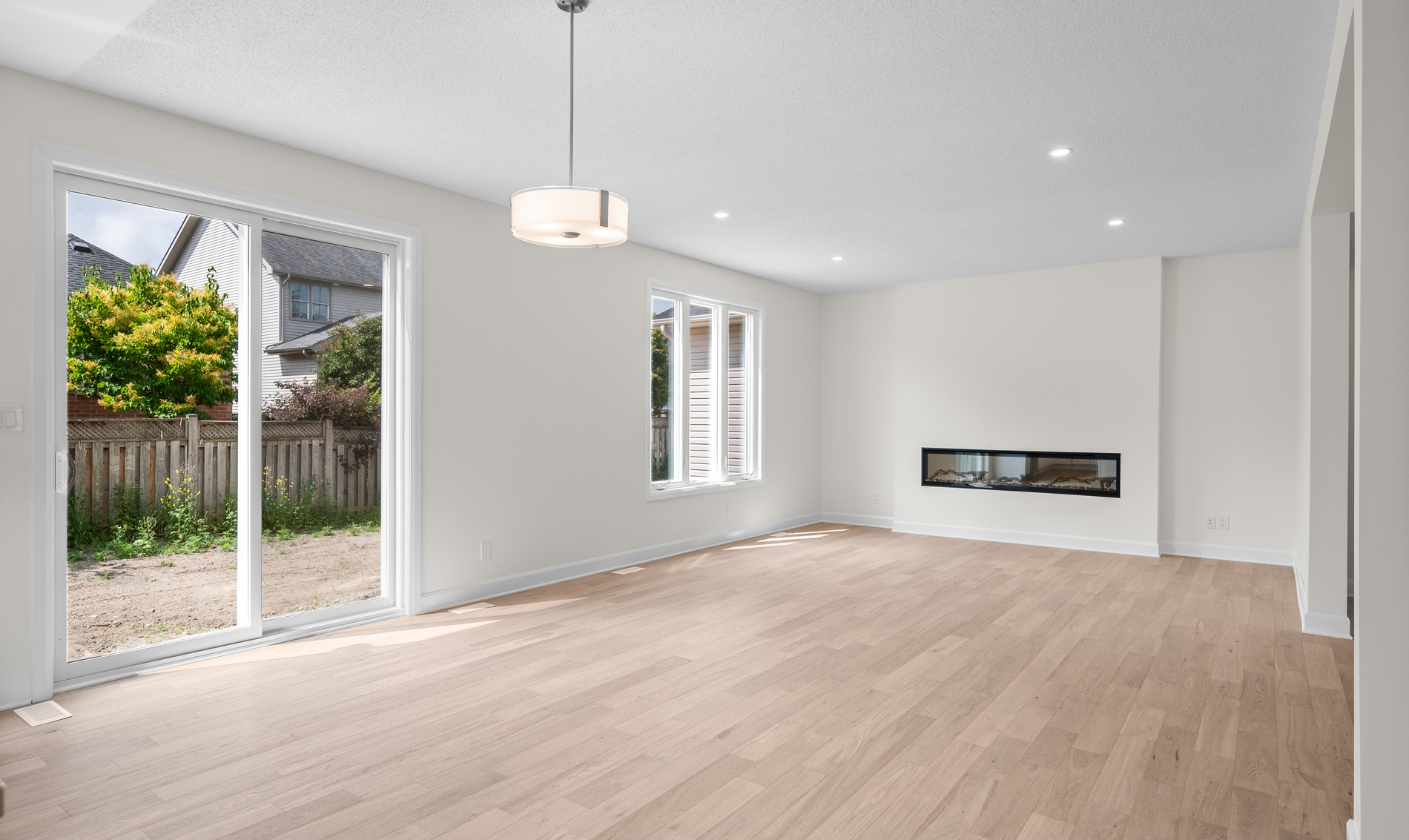 Livingroom with fireplace