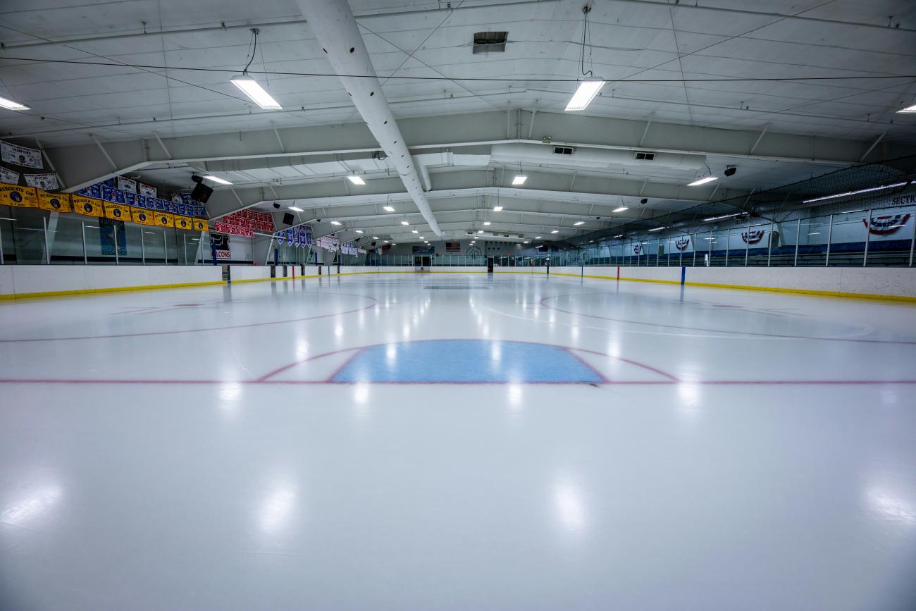 Just minutes away — are Kingston’s major west-end hubs for family recreation: NHL-sized skating pads, fitness and wellness programs, seasonal family events, leagues, camps and community festivals, sports fields, and playgrounds. Photo by Chris Desort, Unsplash.