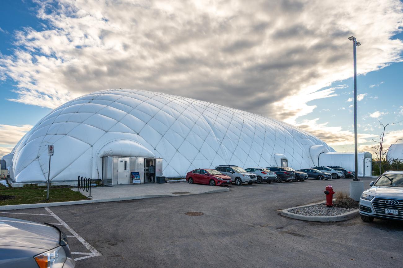 A premier sports facility in Kingston offering six indoor tennis courts, 12 pickleball courts, volleyball courts, fitness areas, and lounges. Part of the Tennis Clubs of Canada network, it hosts programs, leagues, camps, and tournaments for all ages.