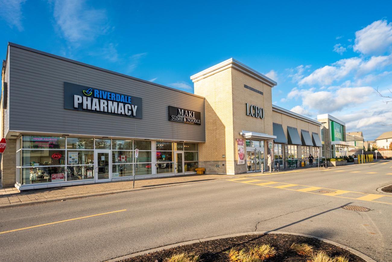 Convenience is just steps away at this retail plaza, a key destination in Kingston’s east end. Offering plenty of parking, it features Food Basics, Starbucks, LCBO, a daycare, and a variety of other shops and services.