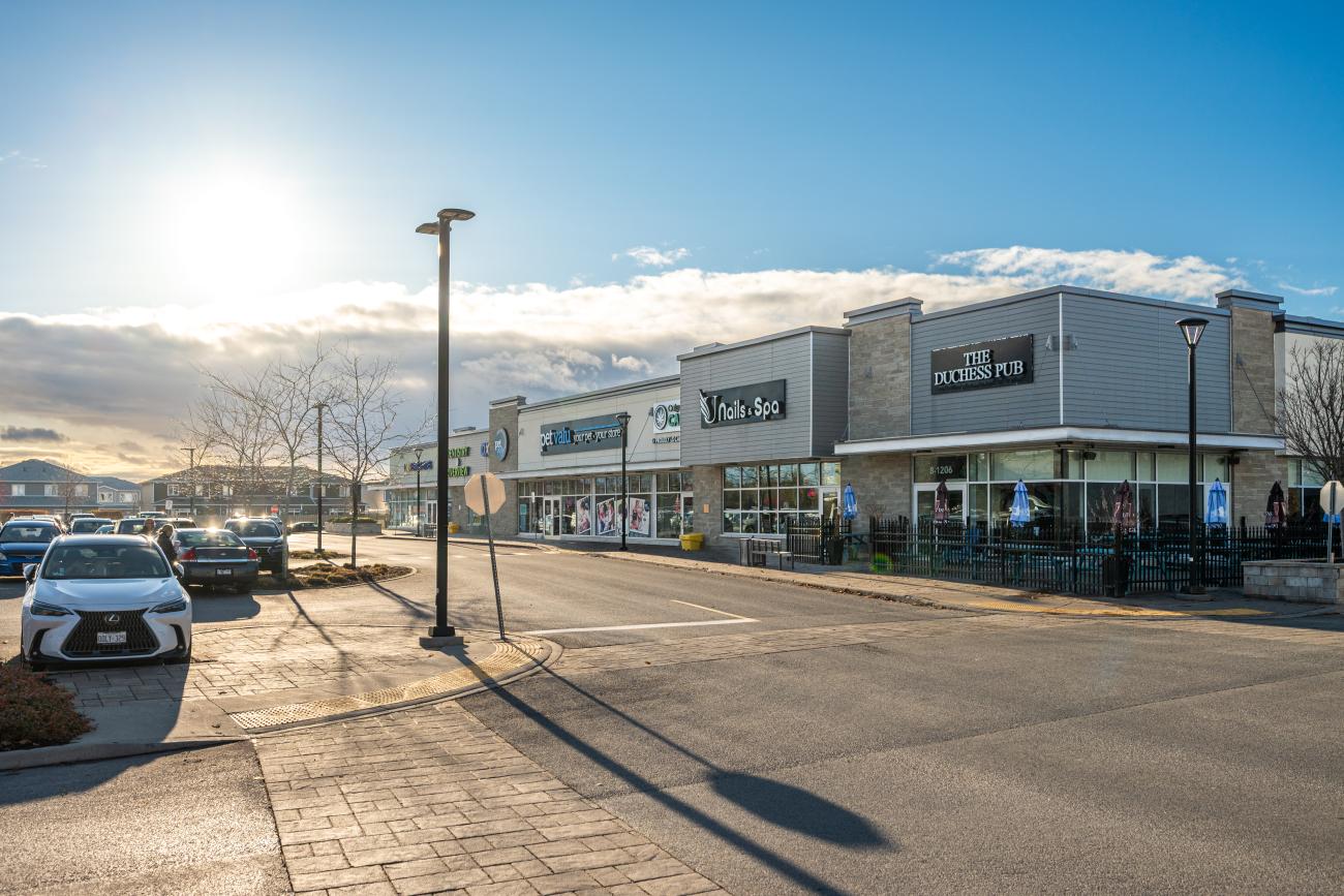 Convenience is just steps away at this retail plaza, a key destination in Kingston’s east end. Offering plenty of parking, it features Food Basics, Starbucks, LCBO, a daycare, and a variety of other shops and services.