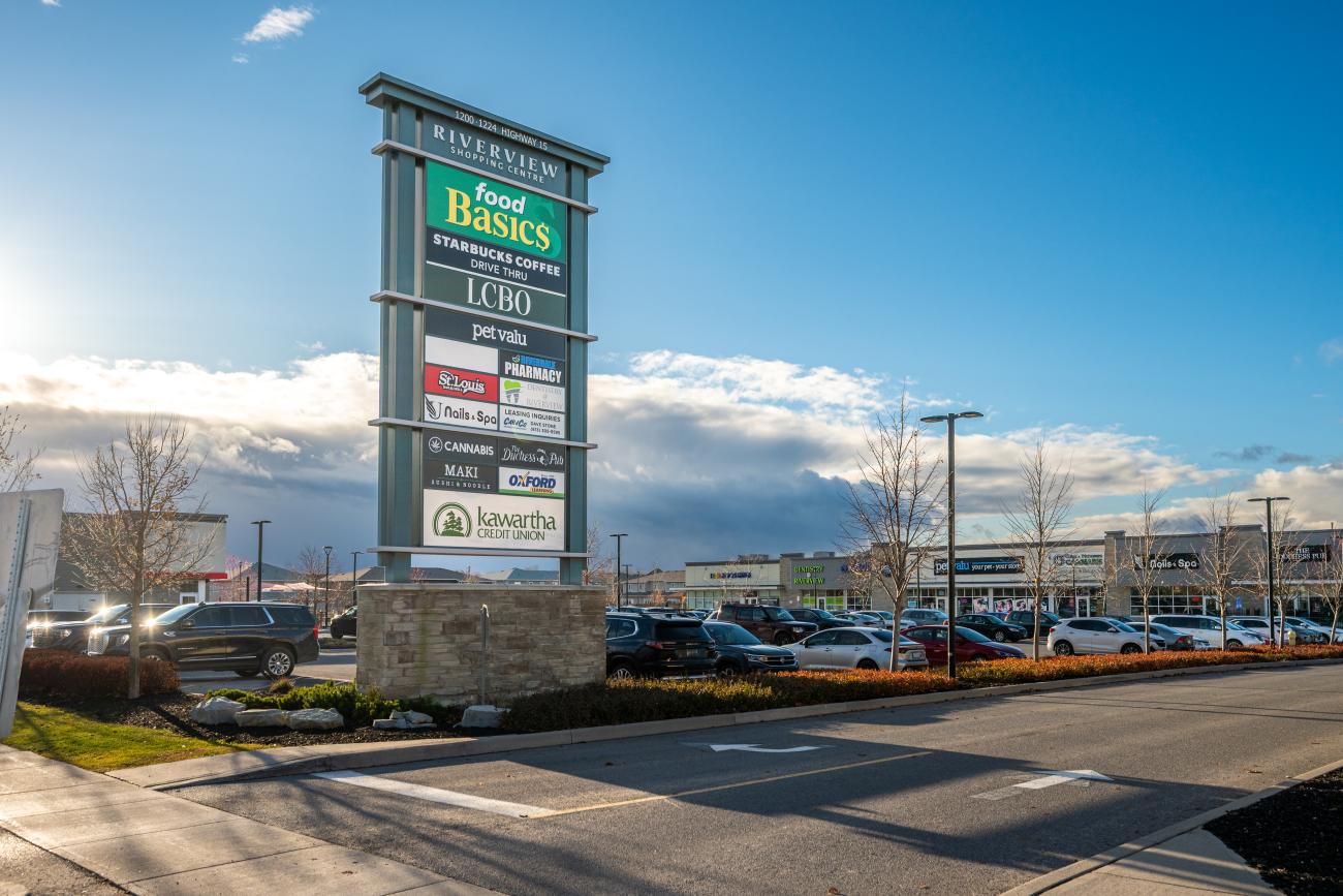 Convenience is just steps away at this retail plaza, a key destination in Kingston’s east end. Offering plenty of parking, it features Food Basics, Starbucks, LCBO, a daycare, and a variety of other shops and services.