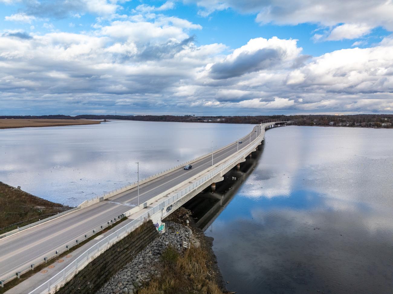 A primary corridor connecting east Kingston to the rest of the city across the Cataraqui River.