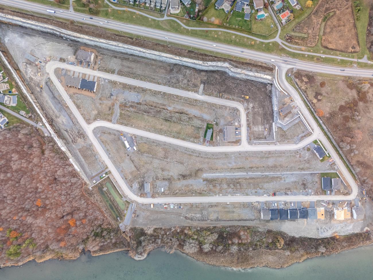 Set along the scenic Cataraqui River, this next chapter in CaraCo’s award-winning legacy introduces an exclusive collection of executive townhomes and luxury detached homes.