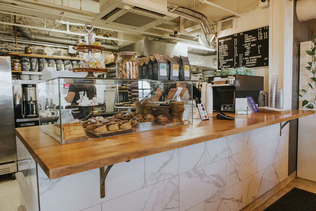 A cozy spot known for its fresh, locally inspired dishes and warm, inviting atmosphere. It’s a perfect place to enjoy breakfast, lunch, or a relaxed coffee with friends.