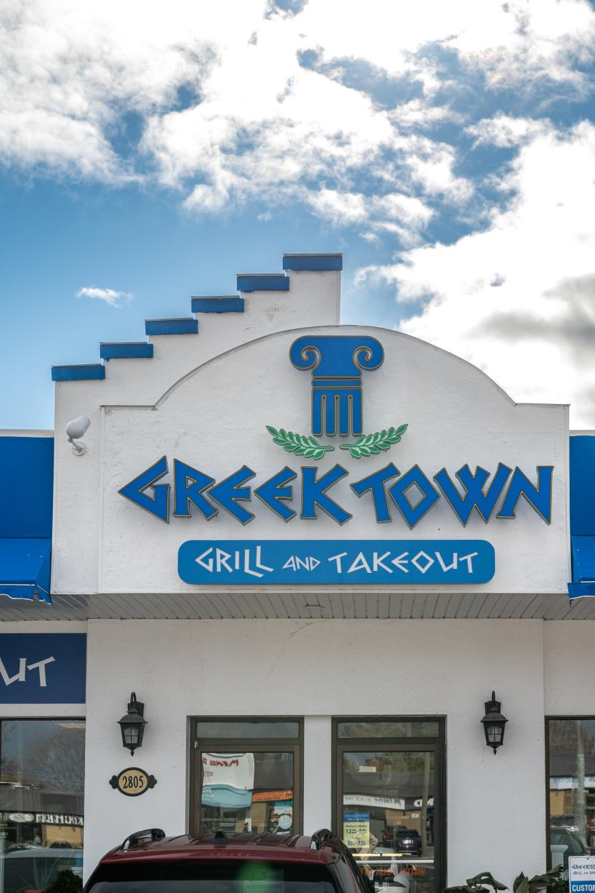 Whatever cuisine you’re craving, the community offers a wide variety of local restaurants to satisfy every taste. From casual bites to fine dining, there’s something nearby for every mood and occasion.